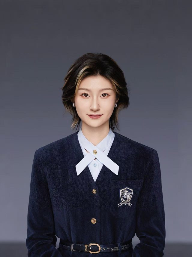 孟芊妤 正装照